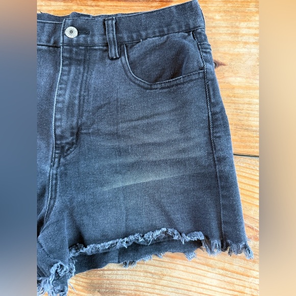 Love Tree Distressed Black Jean Shorts Size Medium - Picture 3 of 6